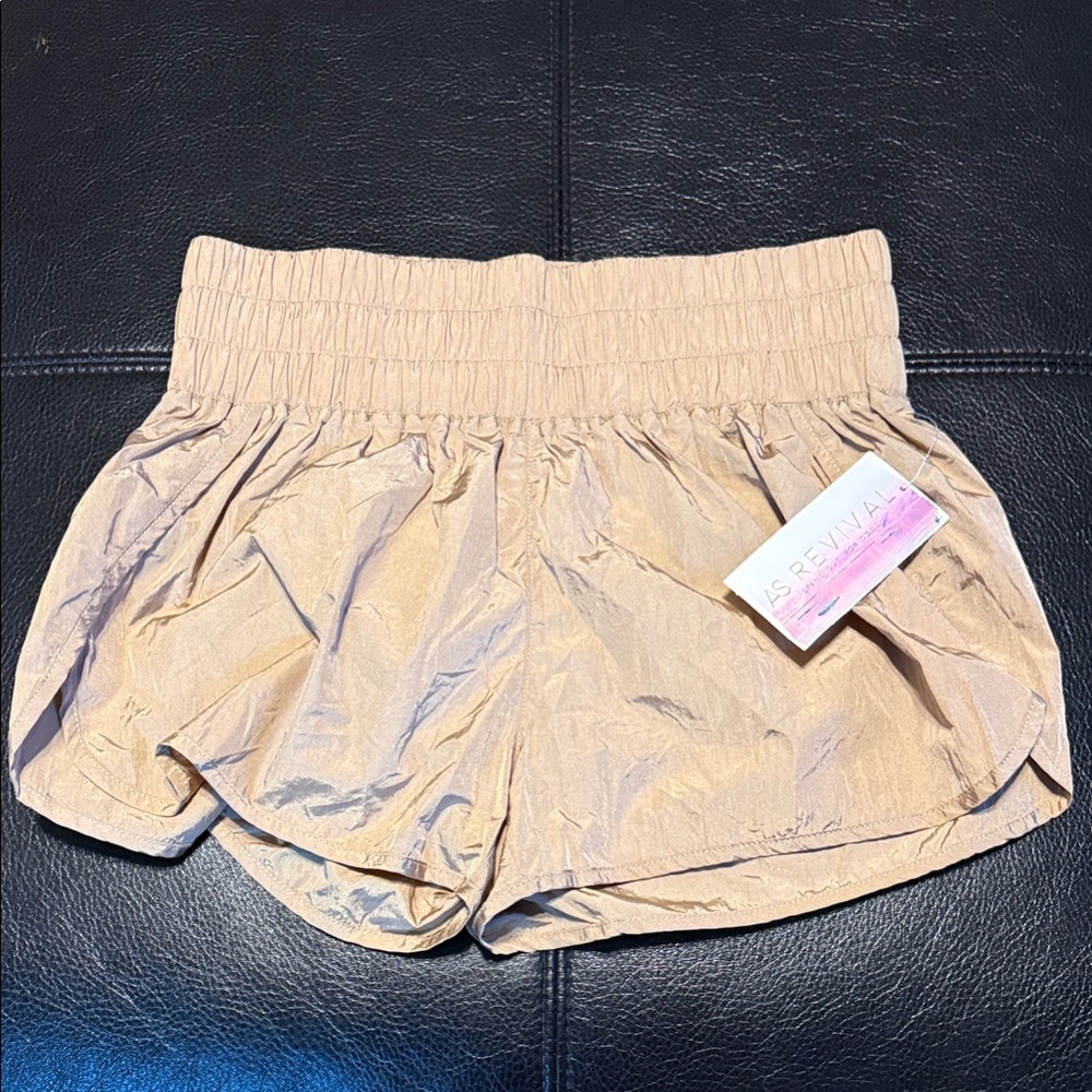 AS REVIVAL NWT- (M) Women's Elastic-Waist Camel Shorts